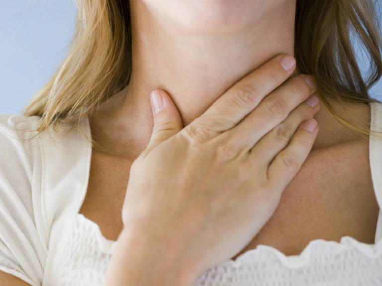 Першение в горле и сухой кашель, лечение в домашних условиях