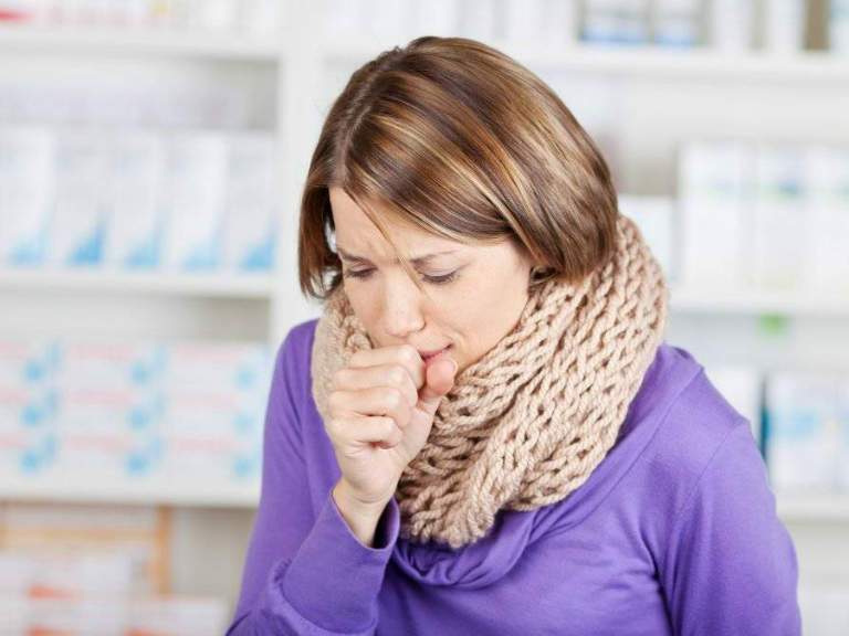 Сухой кашель и щекотание в горле: причины появления и способы лечения
