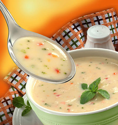 Суп в тарелке с ложкой супа картинка