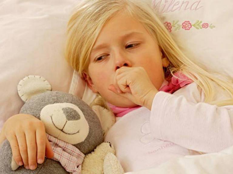 Лающий кашель у ребенка с температурой, чем лечить