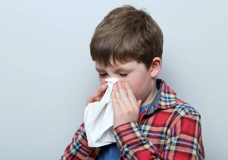 Влажный кашель у ребенка без температуры, чем лечить