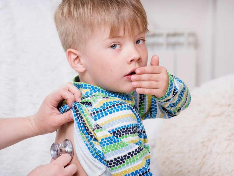 Как лечить кашель у ребенка