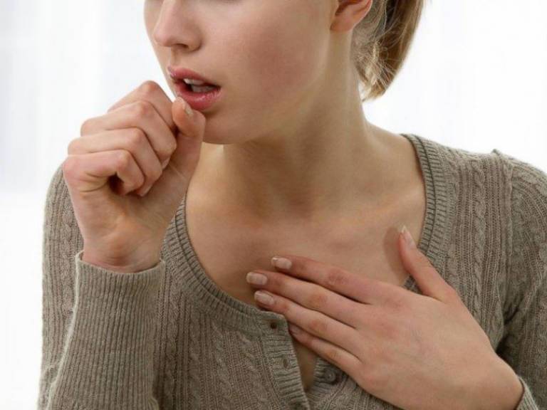 Першение в горле, вызывающее кашель, как лечить